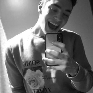 Meet your Posher, Derek